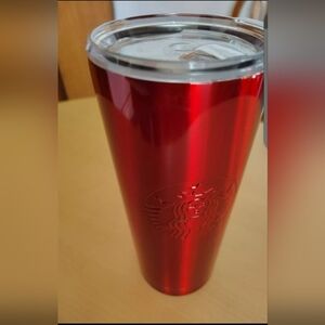 Starbucks 2022 Red 20 Oz tumbler with lid (pre-owned )